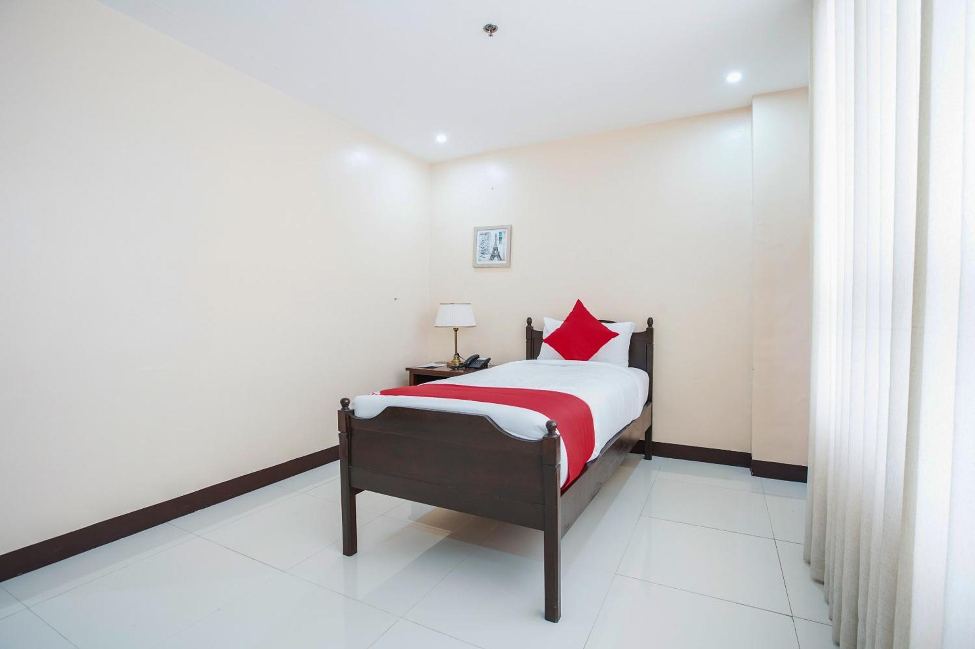 Oyo 236 Hotel Edmundo Pototan المظهر الخارجي الصورة
