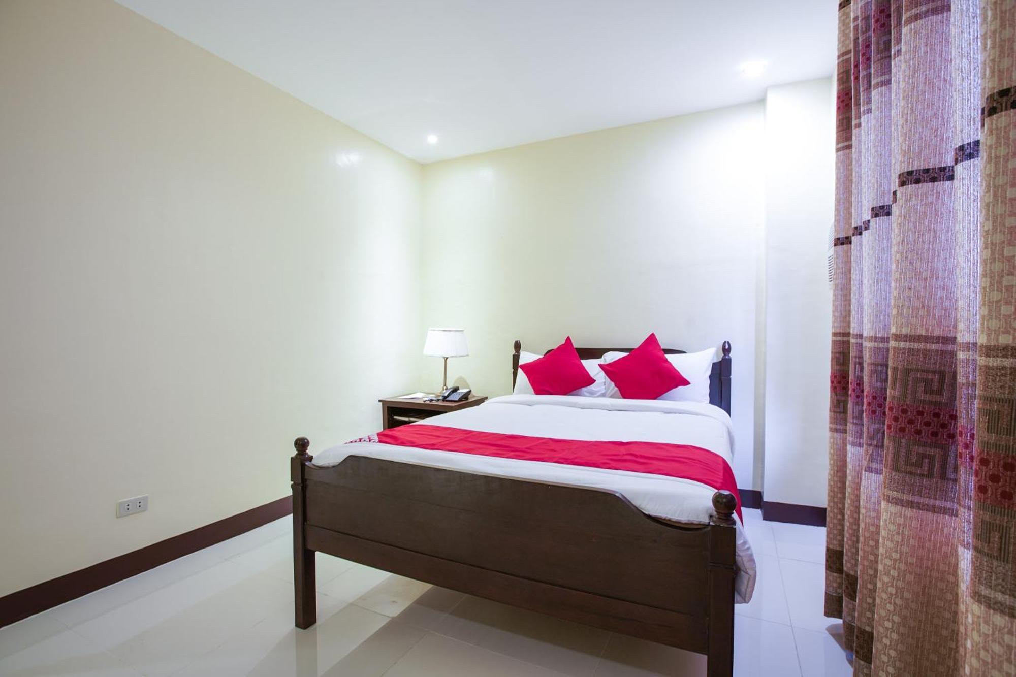 Oyo 236 Hotel Edmundo Pototan المظهر الخارجي الصورة