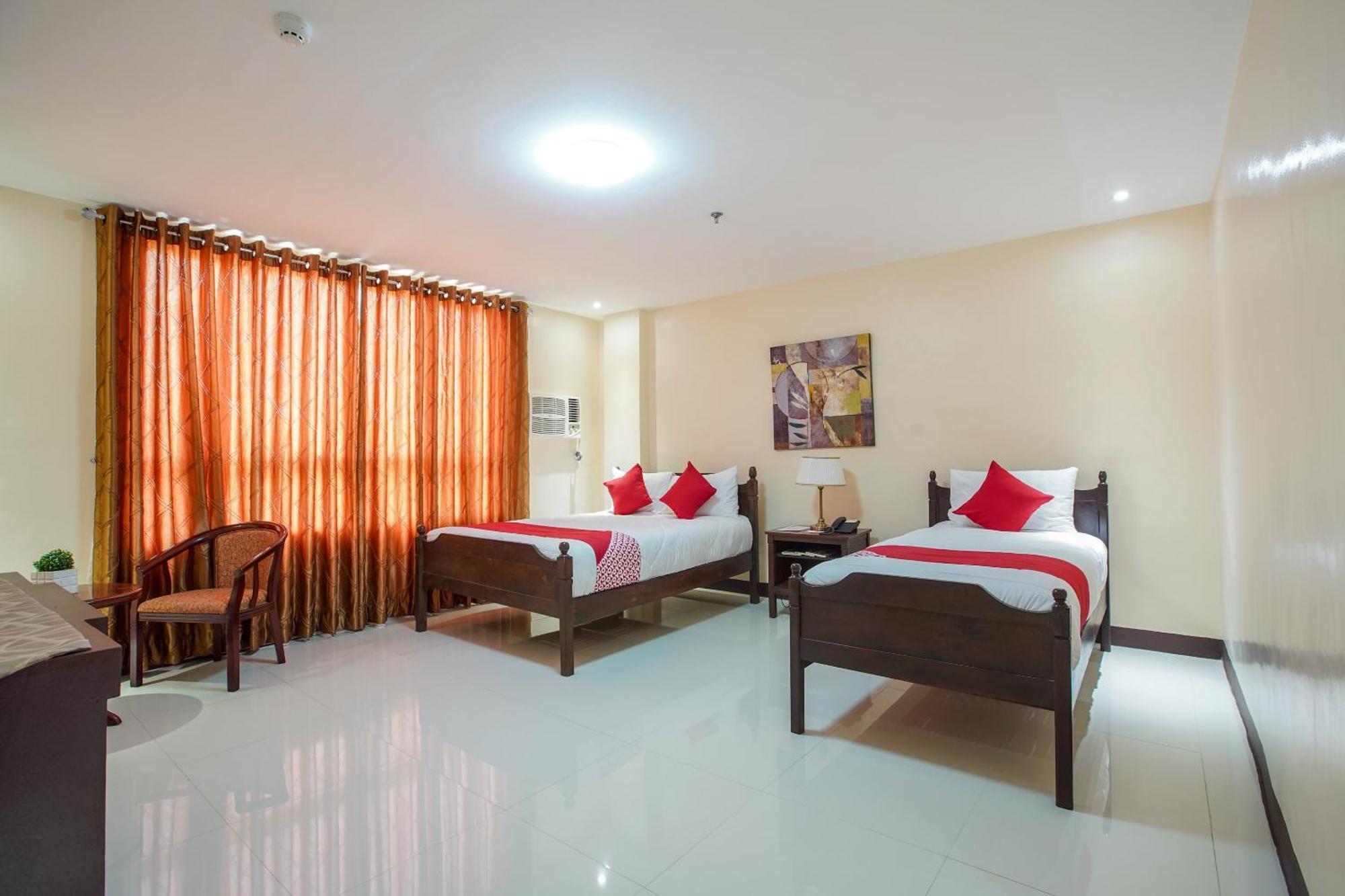 Oyo 236 Hotel Edmundo Pototan المظهر الخارجي الصورة