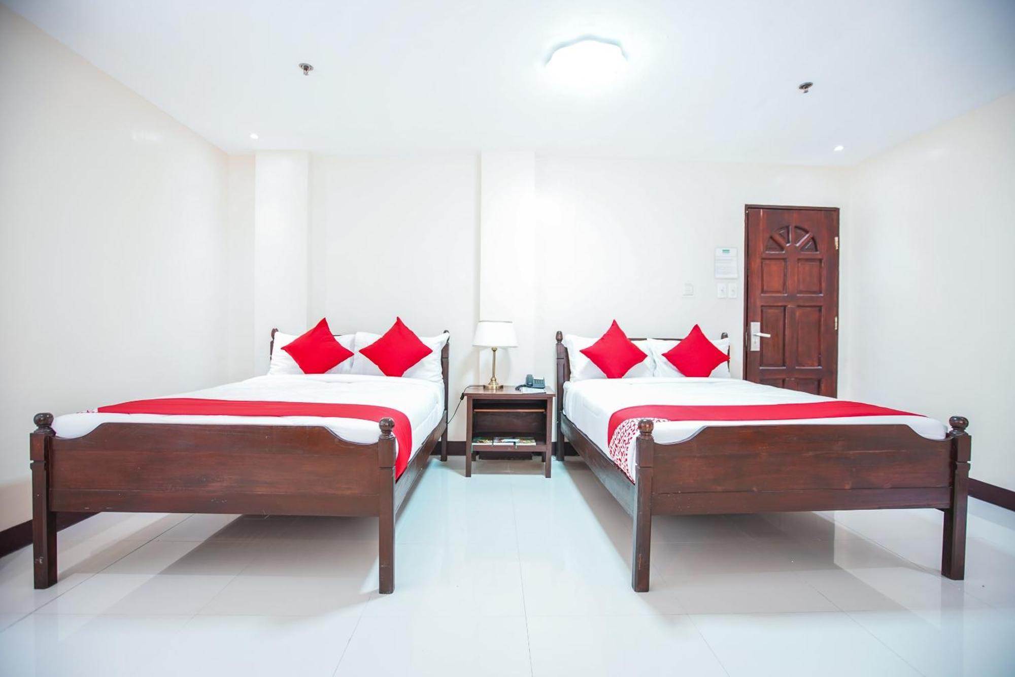 Oyo 236 Hotel Edmundo Pototan المظهر الخارجي الصورة