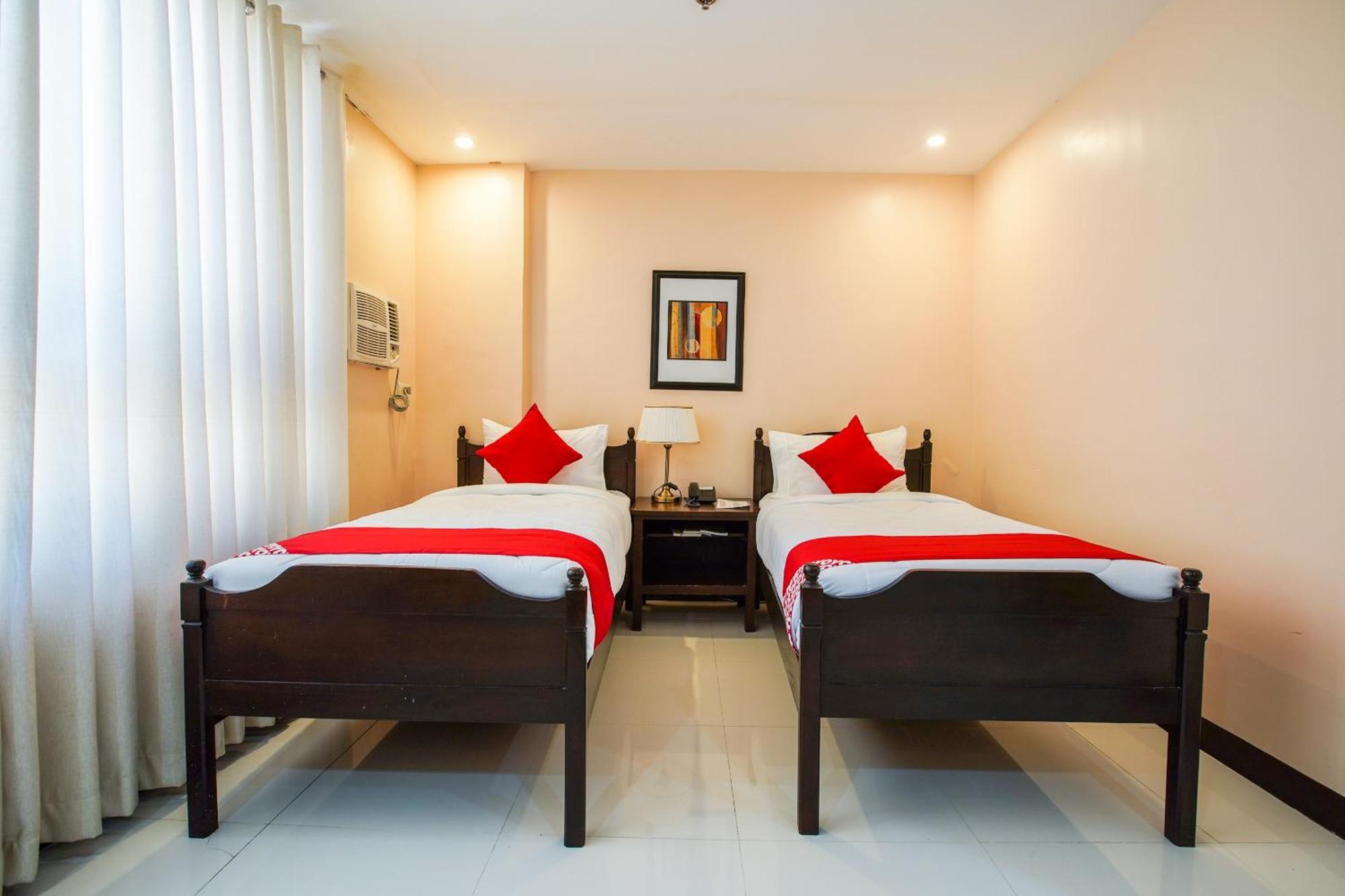 Oyo 236 Hotel Edmundo Pototan المظهر الخارجي الصورة