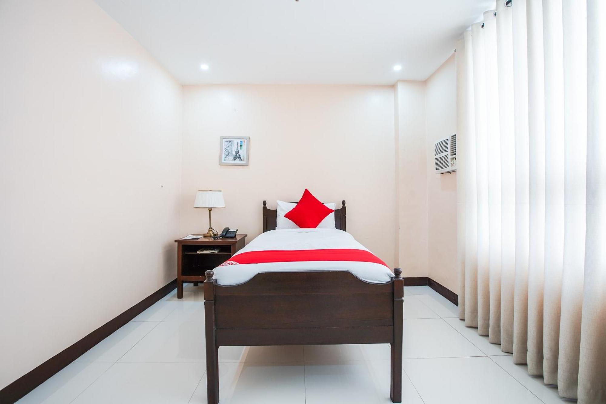 Oyo 236 Hotel Edmundo Pototan المظهر الخارجي الصورة