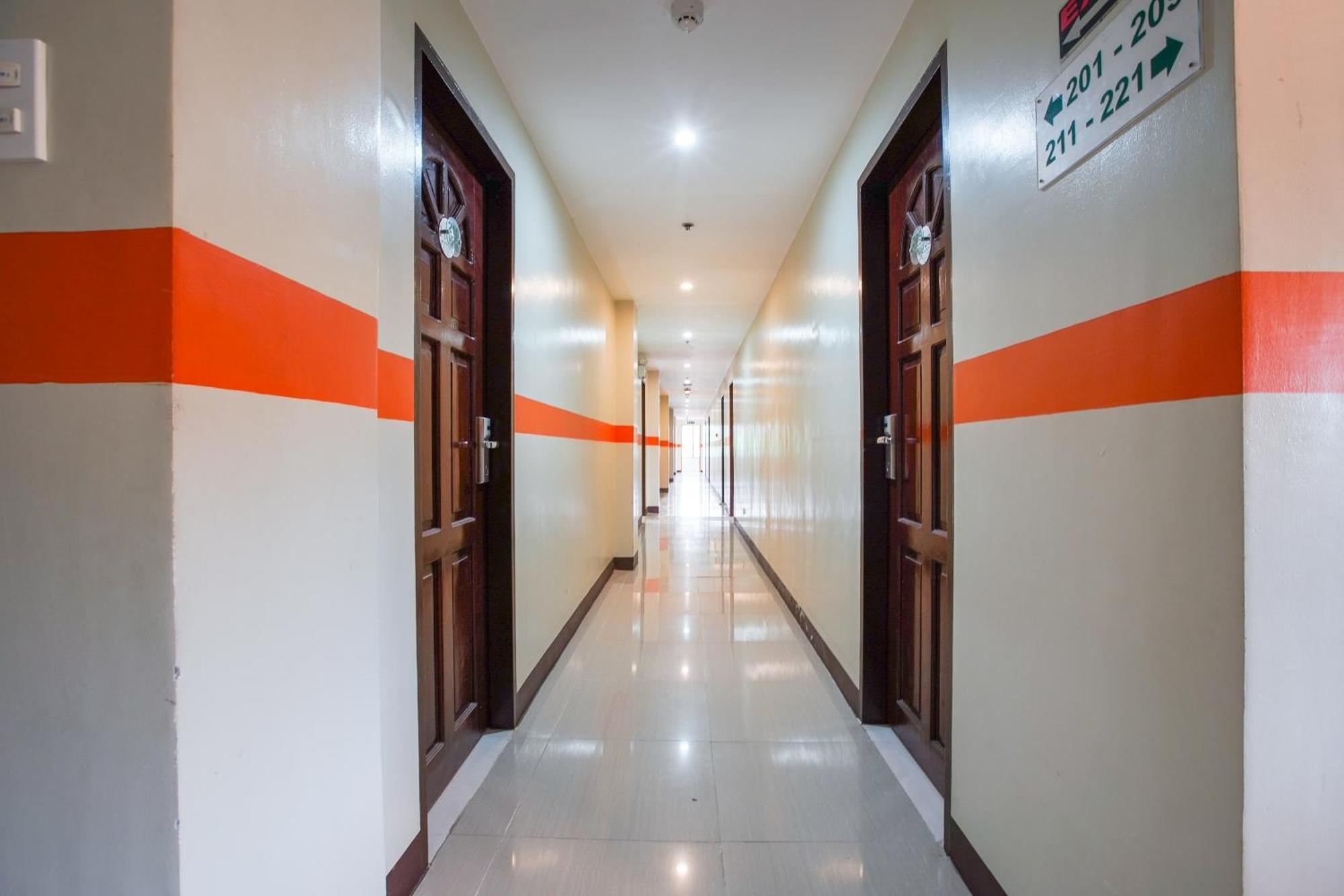 Oyo 236 Hotel Edmundo Pototan المظهر الخارجي الصورة