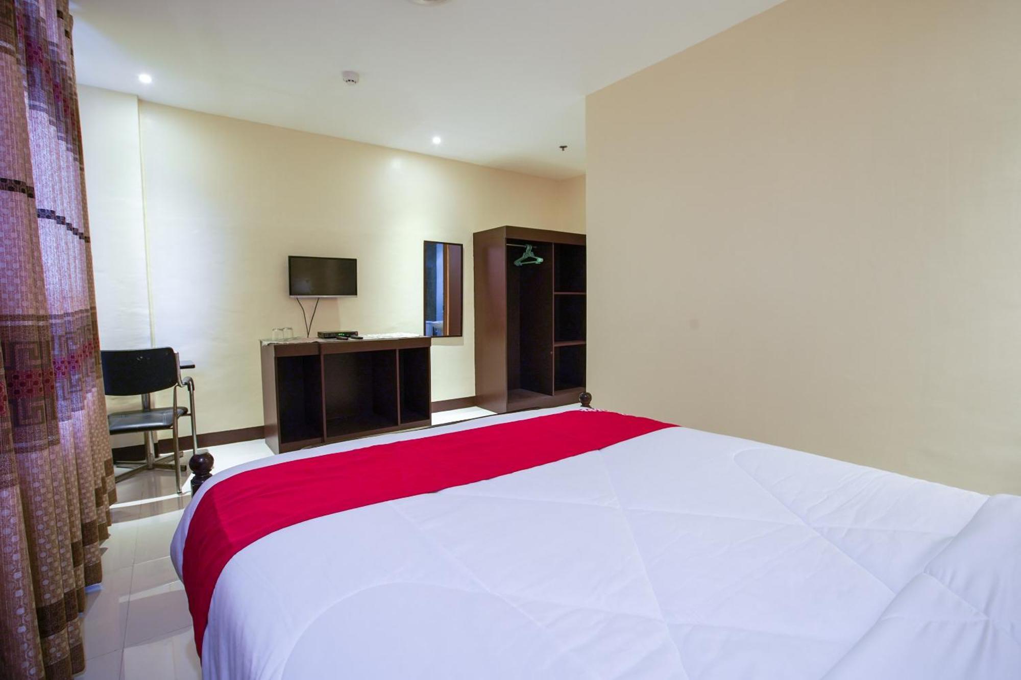 Oyo 236 Hotel Edmundo Pototan المظهر الخارجي الصورة