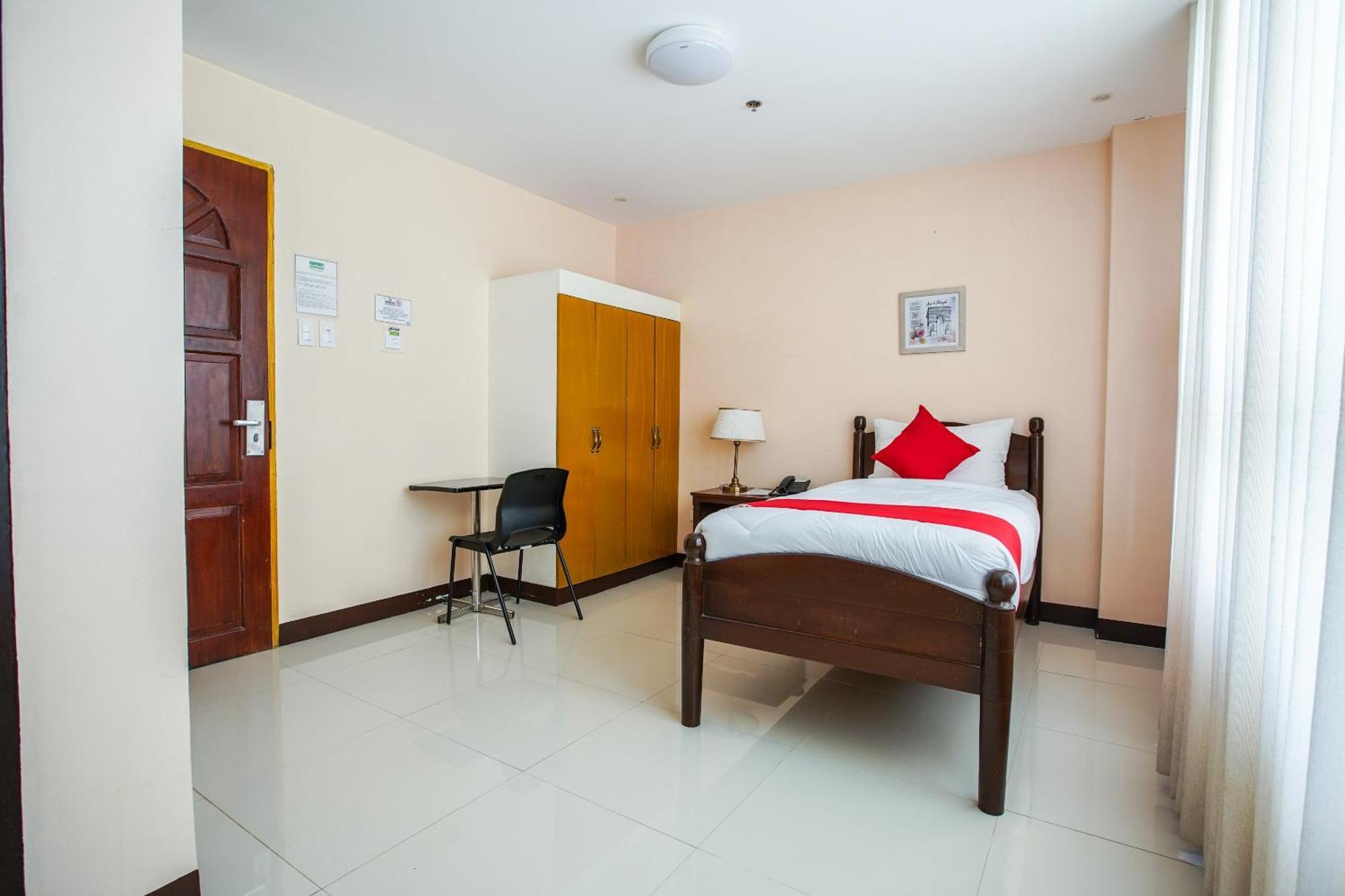 Oyo 236 Hotel Edmundo Pototan المظهر الخارجي الصورة