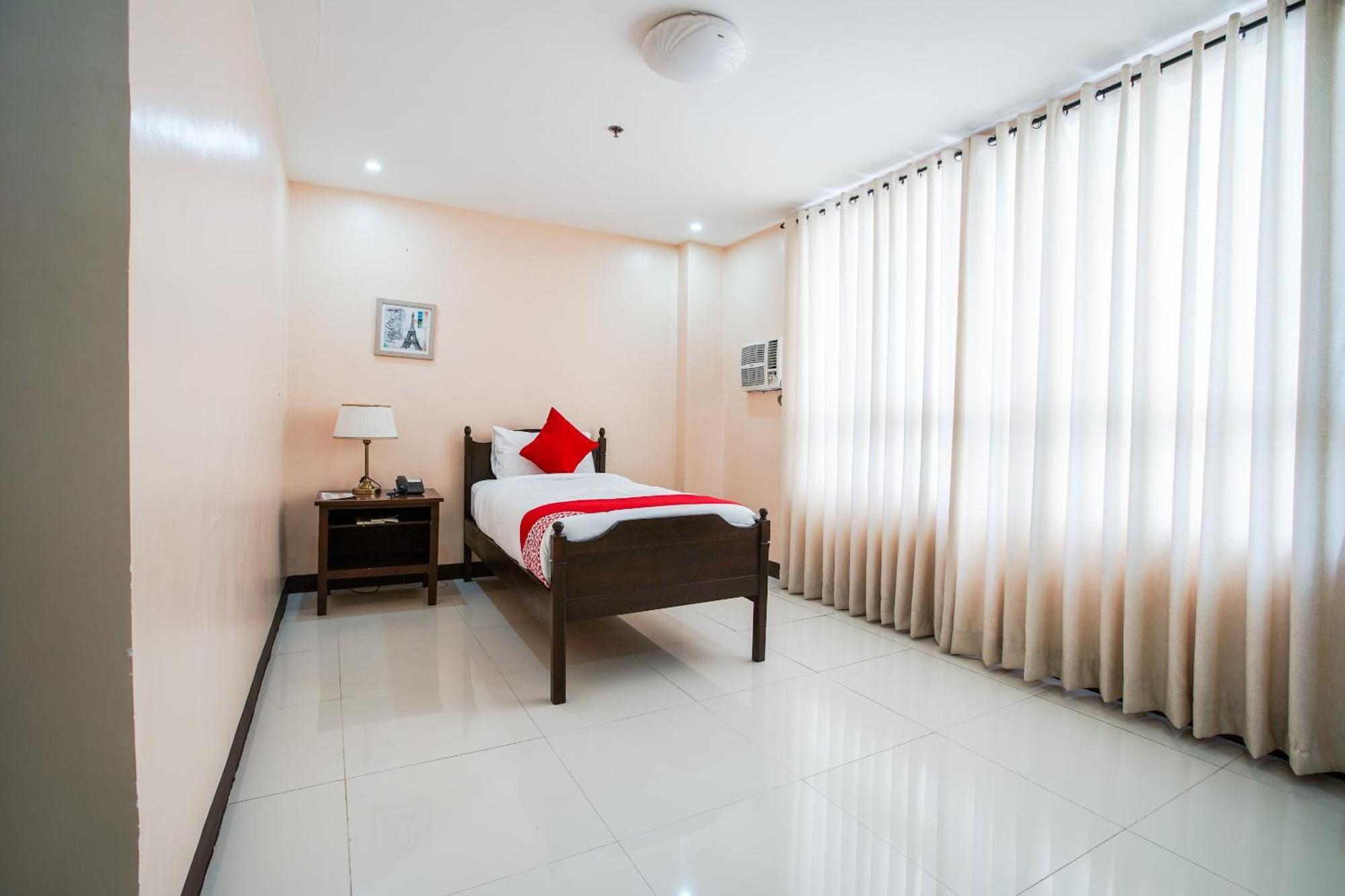 Oyo 236 Hotel Edmundo Pototan المظهر الخارجي الصورة