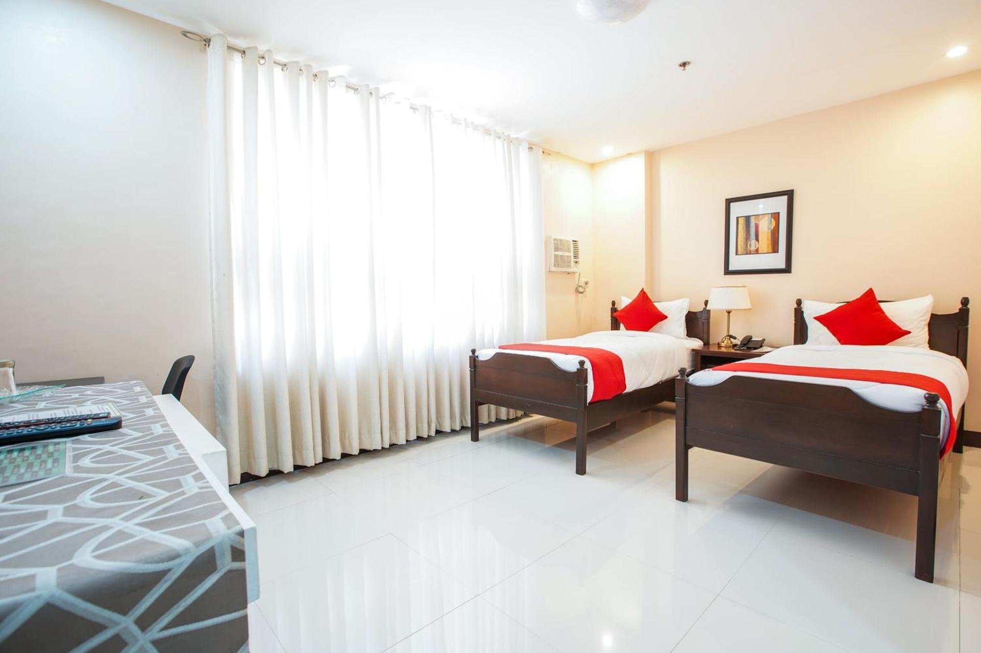Oyo 236 Hotel Edmundo Pototan المظهر الخارجي الصورة