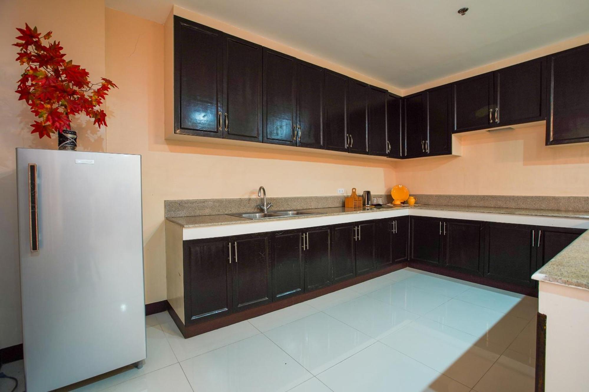 Oyo 236 Hotel Edmundo Pototan المظهر الخارجي الصورة
