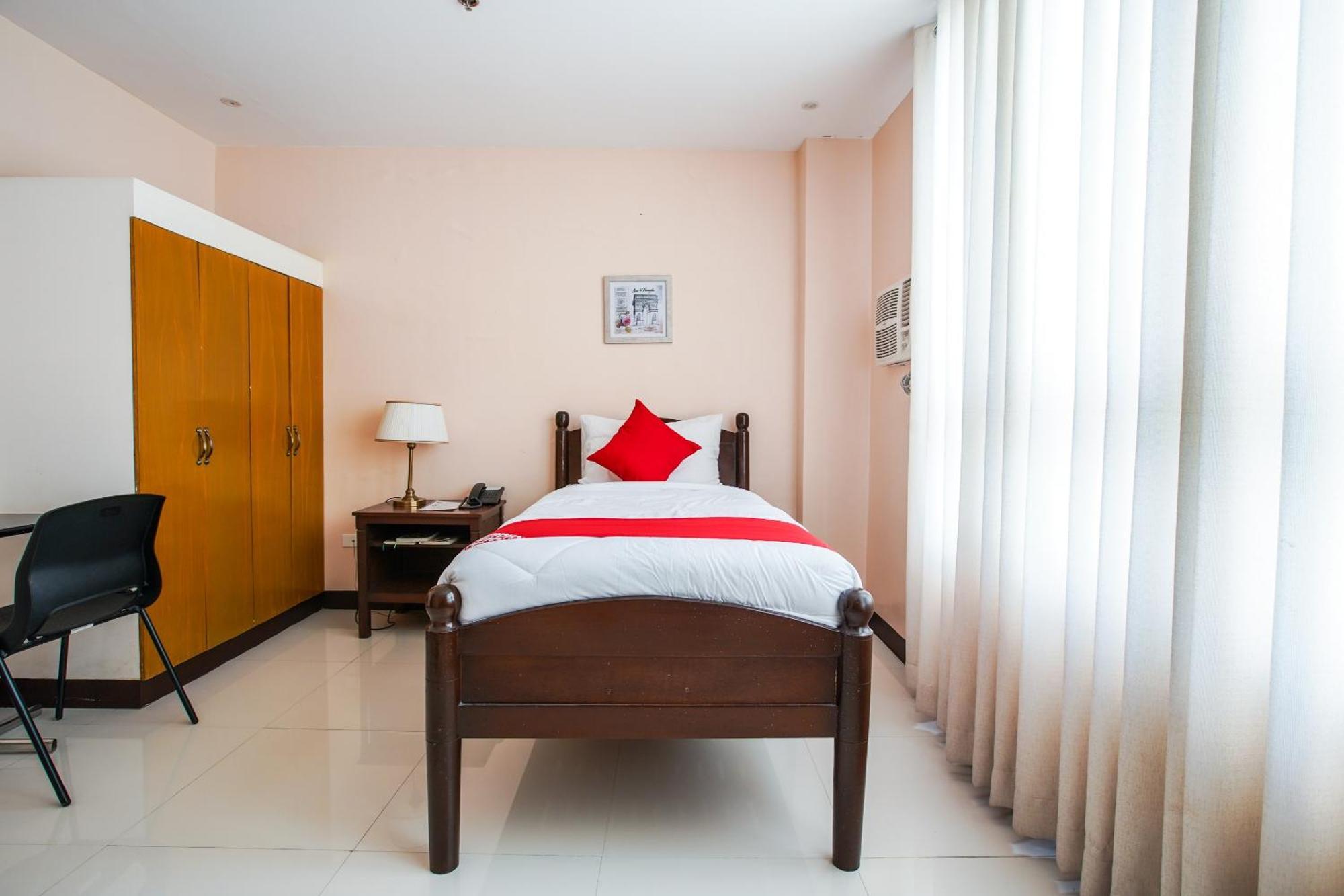Oyo 236 Hotel Edmundo Pototan المظهر الخارجي الصورة